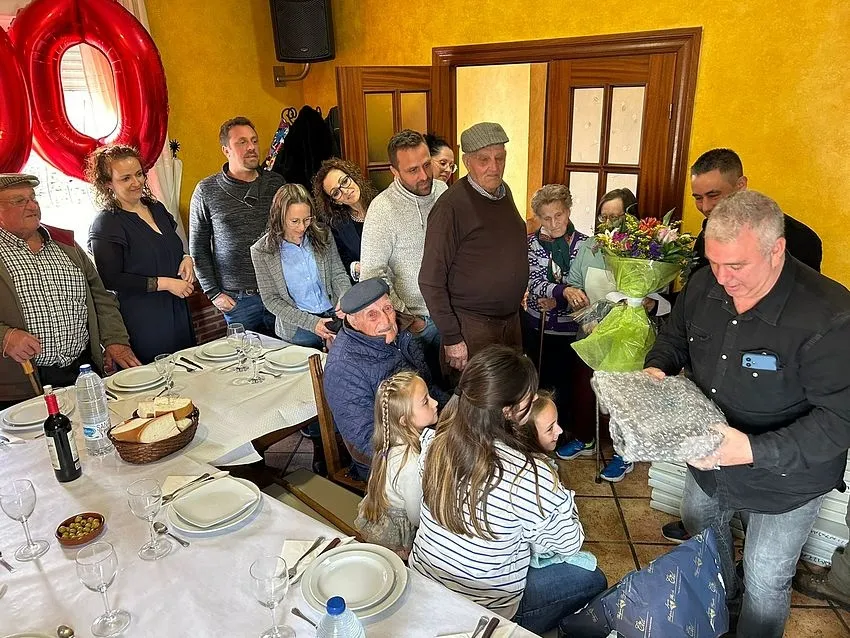 Foto 7 - La Atalaya rinde homenaje a su centenario vecino &Aacute;ngel Mor&aacute;n