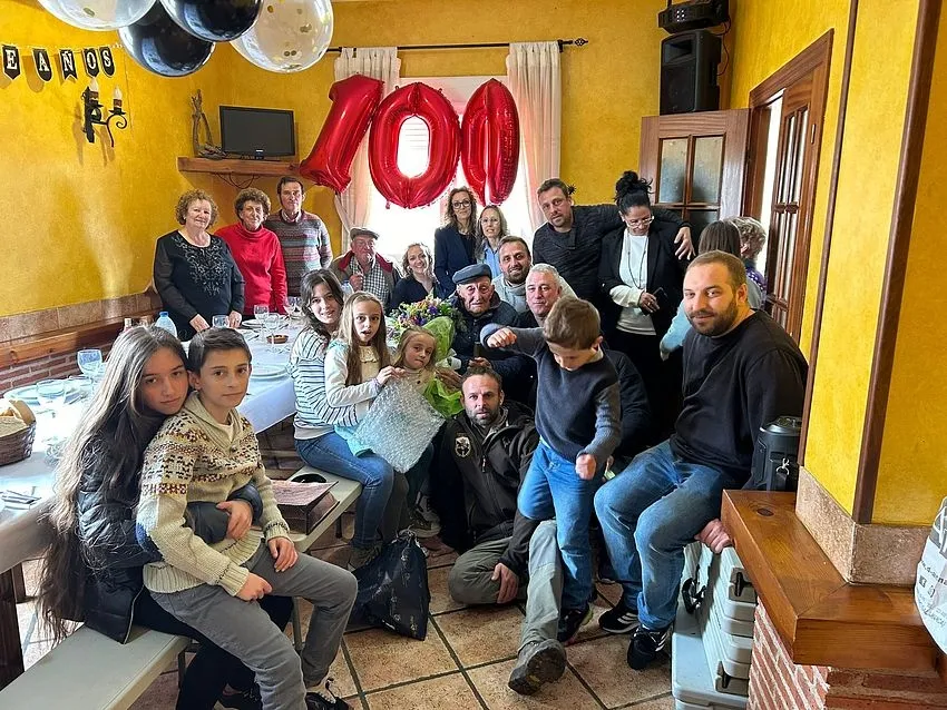 Foto 6 - La Atalaya rinde homenaje a su centenario vecino &Aacute;ngel Mor&aacute;n