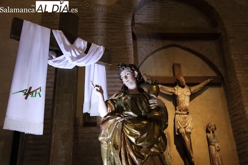Foto 12 - Simb&oacute;lica procesi&oacute;n de la Virgen de la Esperanza y San Juan Evangelista