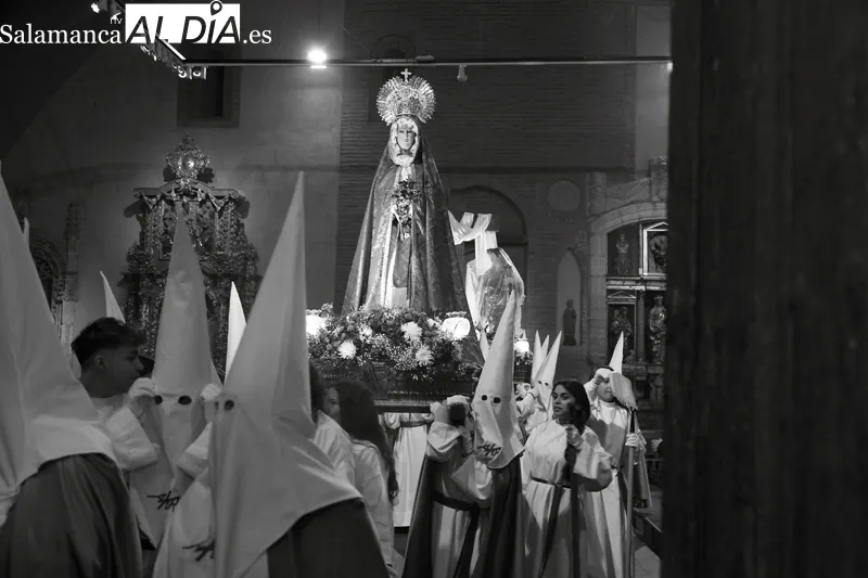 Foto 10 - Simb&oacute;lica procesi&oacute;n de la Virgen de la Esperanza y San Juan Evangelista