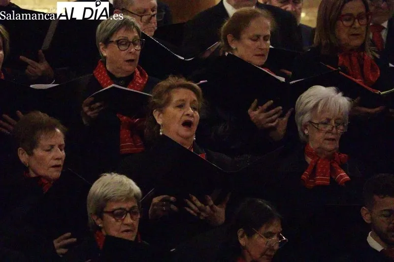 Concierto del Coro de Cámara y Coro Santa Cecilia de la Escuela Municipal de Música y Danza de Salamanca en la iglesia de La Clerecía. Fotos: Raúl Riego