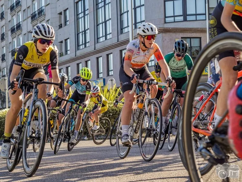Ciclistas del EnchufeSolar Fem. Foto EnchufeSolar Fem