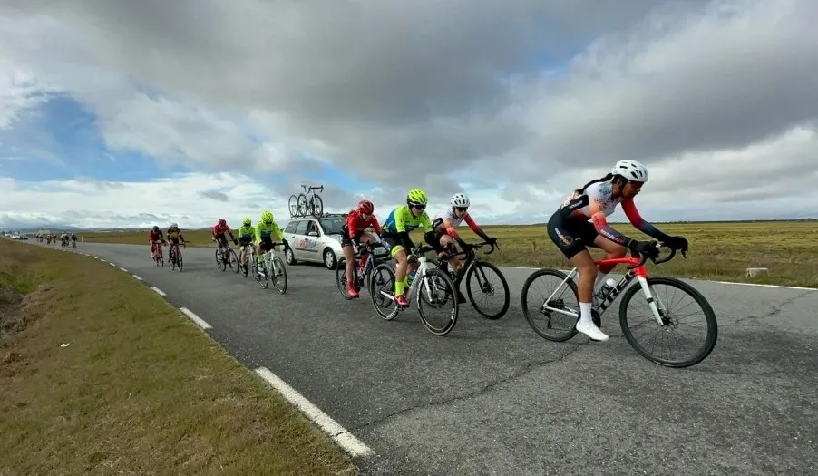 Corredoras del  EnchufeSolar Fememino en el Campeonato de CyL disputado en Fontiveros (Ávila)