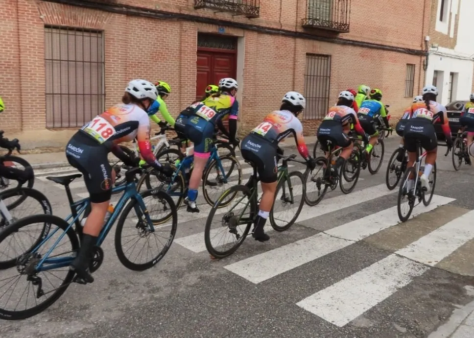 Corredoras del  EnchufeSolar Fememino en el Campeonato de CyL disputado en Fontiveros (Ávila)