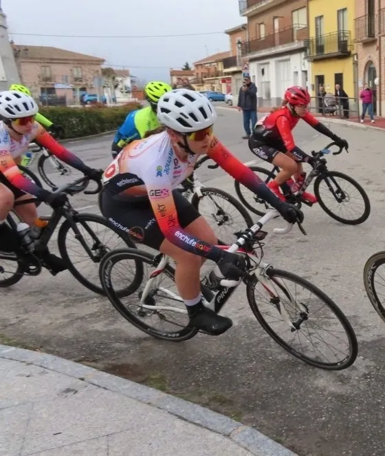 Corredoras del  EnchufeSolar Fememino en el Campeonato de CyL disputado en Fontiveros (Ávila)