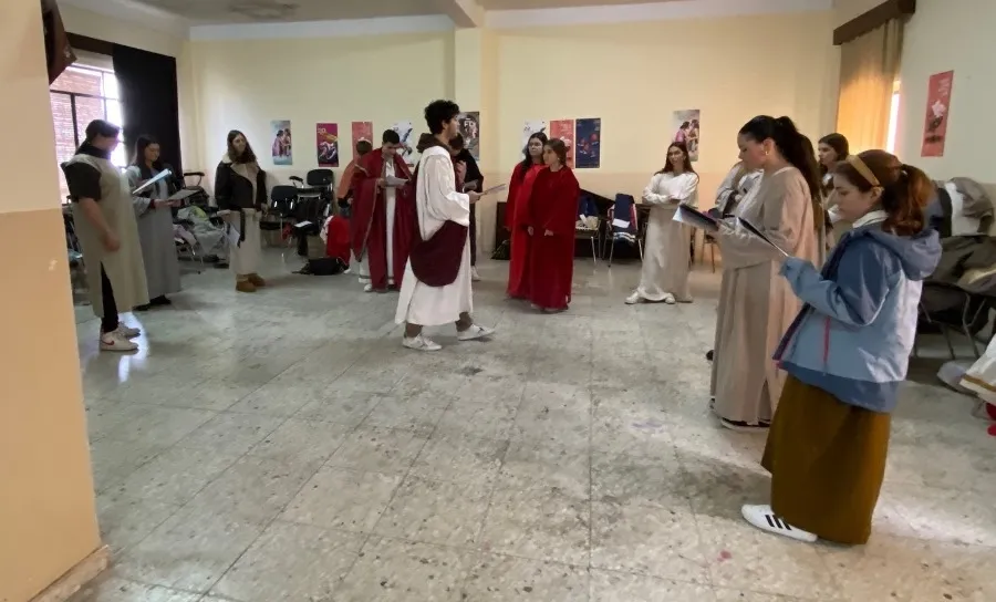 Foto 4 - Unos 30 adolescentes preparan La Pasi&oacute;n 2024, que evocar&aacute; las llagas de San Francisco de As&iacute;s