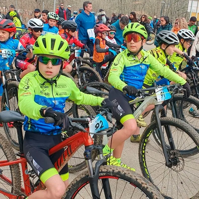 Ciclistas del Escuela de Ciclismo Salmantina