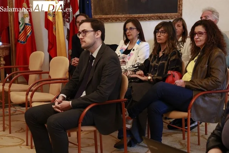 Presentación de un nuevo convenio del Ayuntamiento de Salamanca con las Escuelas de Español de la ciudad. Foto de Raúl Riego