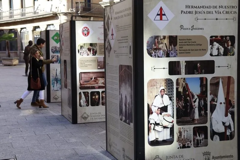 La Plaza del Liceo acoge hasta el 31 de marzo la muestra ‘Historia de nuestras cofradías, hermandades y congregaciones’. Foto de Raúl Riego