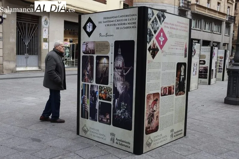 La Plaza del Liceo acoge hasta el 31 de marzo la muestra ‘Historia de nuestras cofradías, hermandades y congregaciones’. Foto de Raúl Riego