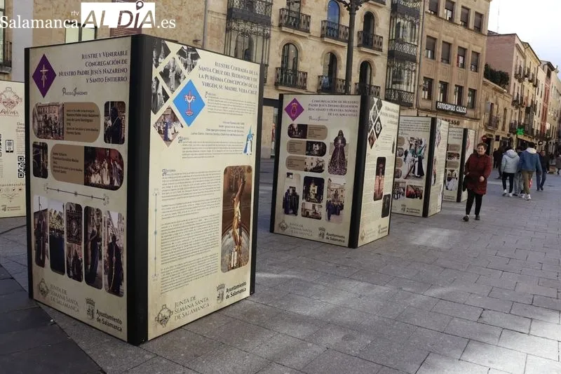 La Plaza del Liceo acoge hasta el 31 de marzo la muestra ‘Historia de nuestras cofradías, hermandades y congregaciones’. Foto de Raúl Riego