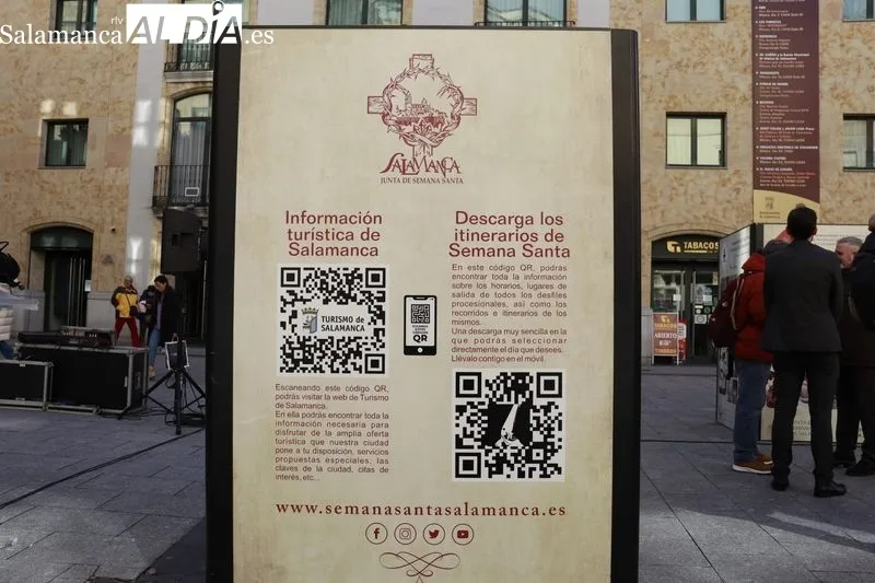 La Plaza del Liceo acoge hasta el 31 de marzo la muestra ‘Historia de nuestras cofradías, hermandades y congregaciones’. Foto de Raúl Riego