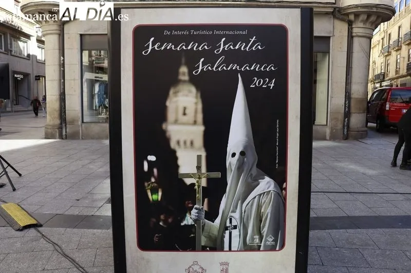 La Plaza del Liceo acoge hasta el 31 de marzo la muestra ‘Historia de nuestras cofradías, hermandades y congregaciones’. Foto de Raúl Riego