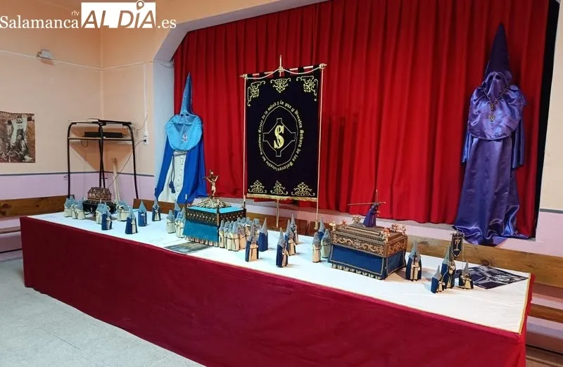 Foto 4 - Navales acoge una exposici&oacute;n sobre la Semana Santa salmantina