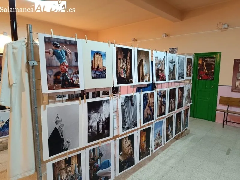 Foto 2 - Navales acoge una exposici&oacute;n sobre la Semana Santa salmantina