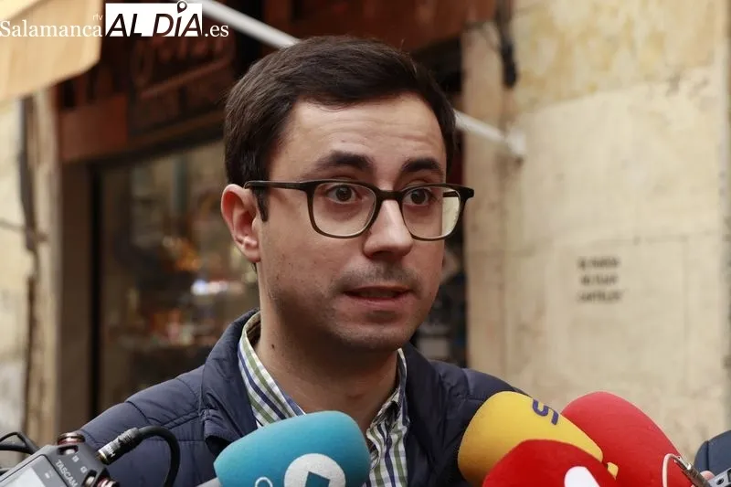 Declaraciones del portavoz del Grupo Municipal Socialista en el Ayuntamiento de Salamanca, José Luis Mateos. Foto de Raúl Riego