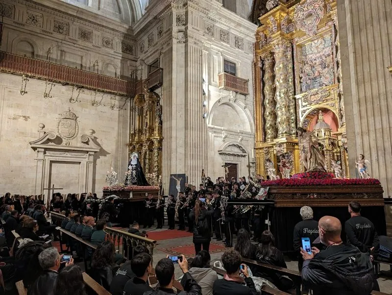 Acto en La Clerecía tras cancelarse la procesión. Foto: David Sañudo
