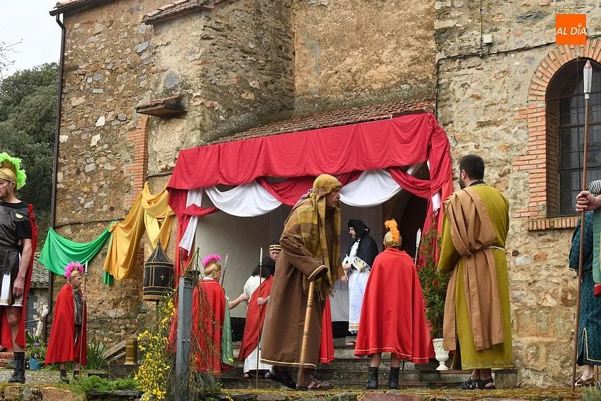 Foto 11 - Serradilla del Arroyo se vuelca con su Pasi&oacute;n pese a la visita de la lluvia
