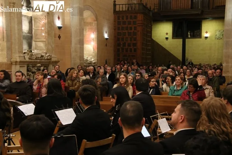 Foto 7 - Un canto lleno de emoci&oacute;n para pregonar la Semana Santa albense