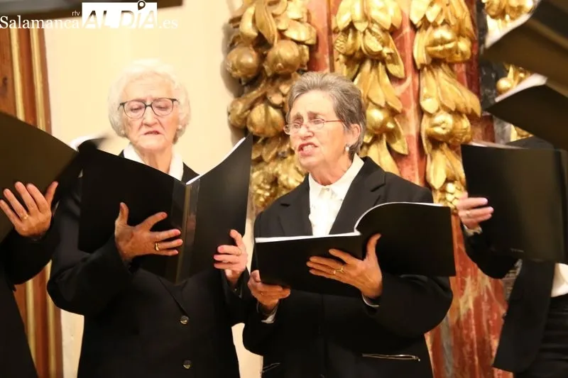 Foto 10 - Un canto lleno de emoci&oacute;n para pregonar la Semana Santa albense