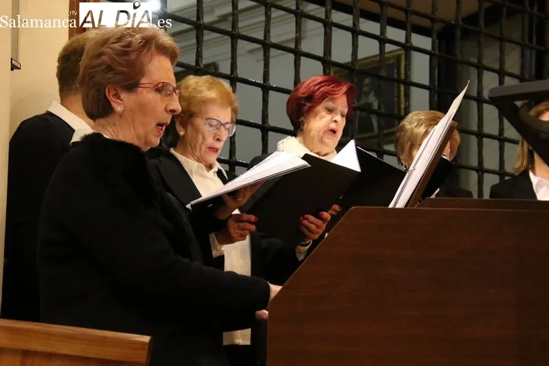 Foto 9 - Un canto lleno de emoci&oacute;n para pregonar la Semana Santa albense