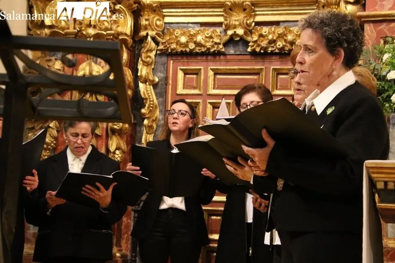 Foto 8 - Un canto lleno de emoci&oacute;n para pregonar la Semana Santa albense