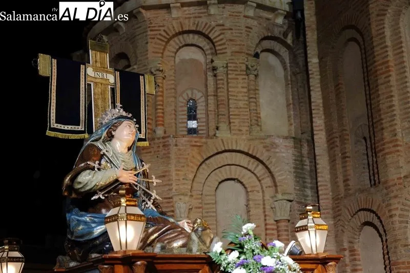 Foto 4 - Procesi&oacute;n del Via Crucis con la Virgen de los Dolores