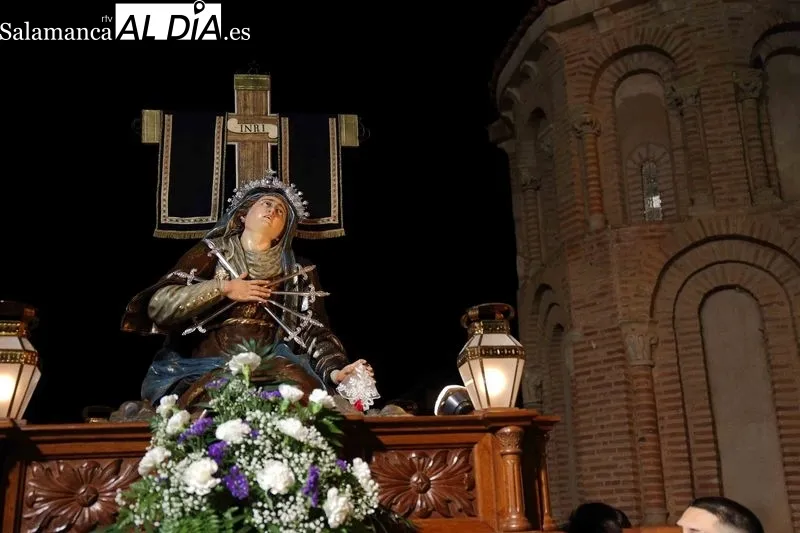 Foto 3 - Procesi&oacute;n del Via Crucis con la Virgen de los Dolores