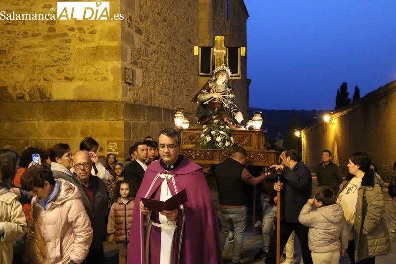 Foto 12 - Procesi&oacute;n del Via Crucis con la Virgen de los Dolores