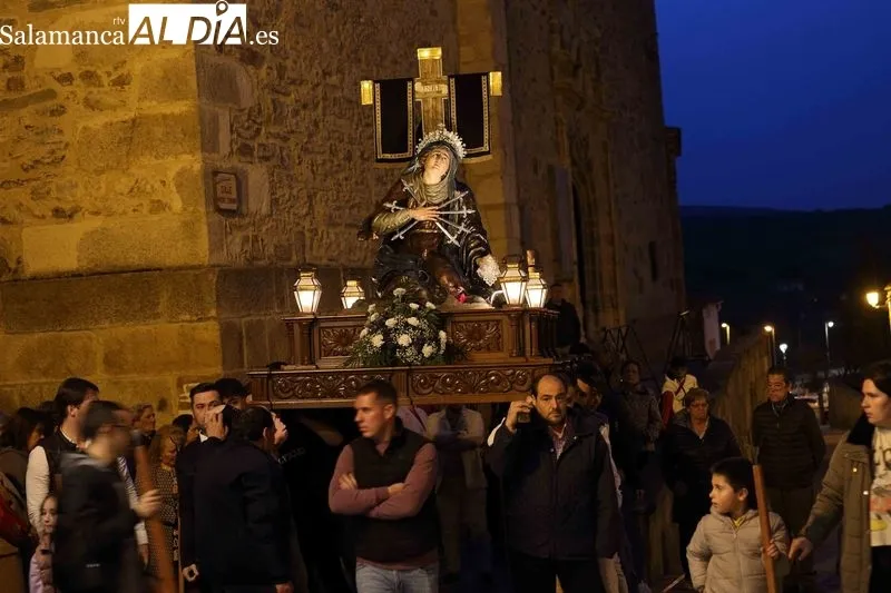 Foto 8 - Procesi&oacute;n del Via Crucis con la Virgen de los Dolores