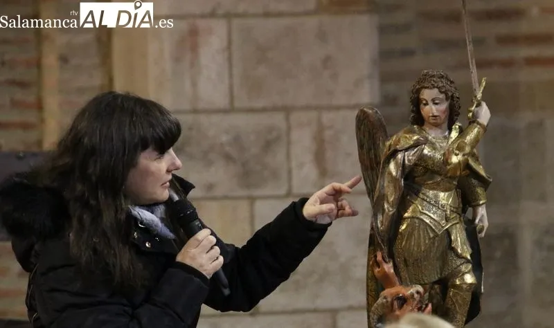 Foto 2 - La imagen de San Miguel vuelve a Alba completamente restaurada