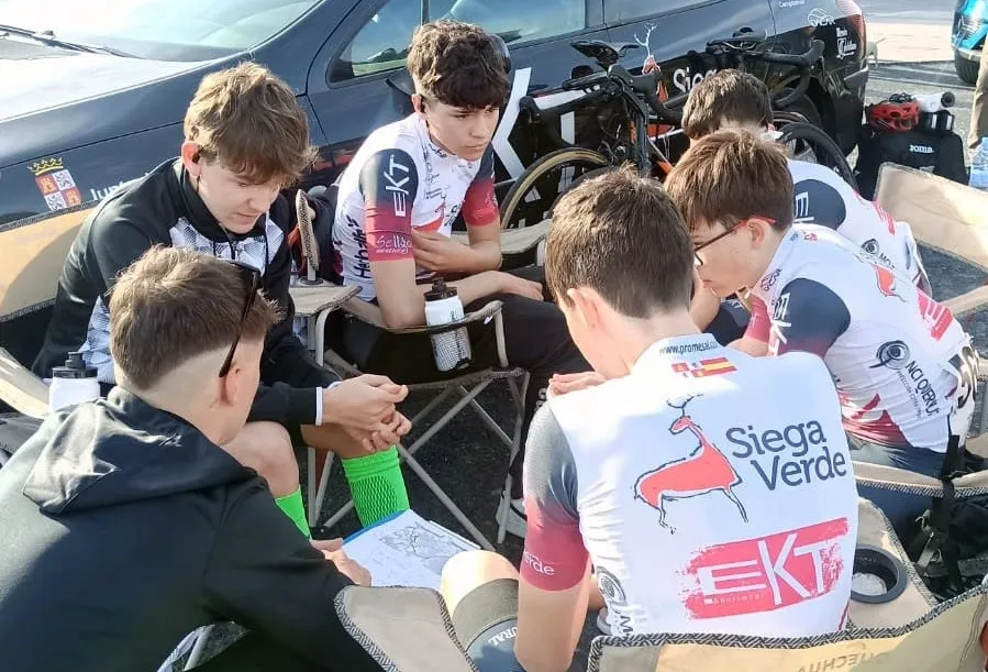 Foto 4 - El equipo de Siega Verde sube puestos en la Aiarako Bira de &Aacute;lava