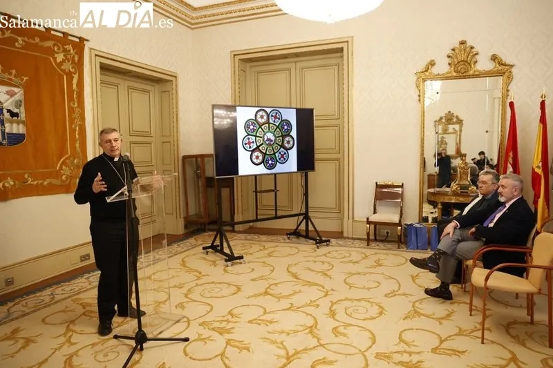 Presentación en el Ayuntamiento de la alfombra floral que enriquecerá la Semana Santa de Salamanca. Foto de David Sañudo