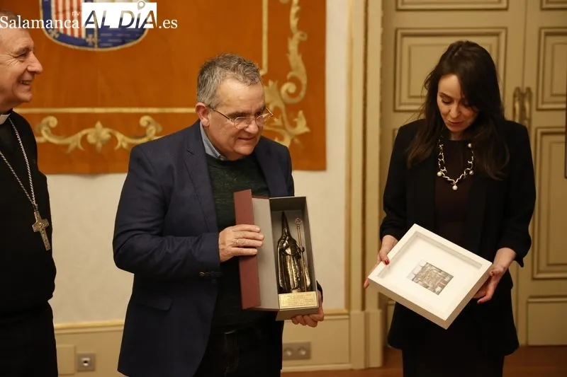 Presentación en el Ayuntamiento de la alfombra floral que enriquecerá la Semana Santa de Salamanca. Foto de David Sañudo