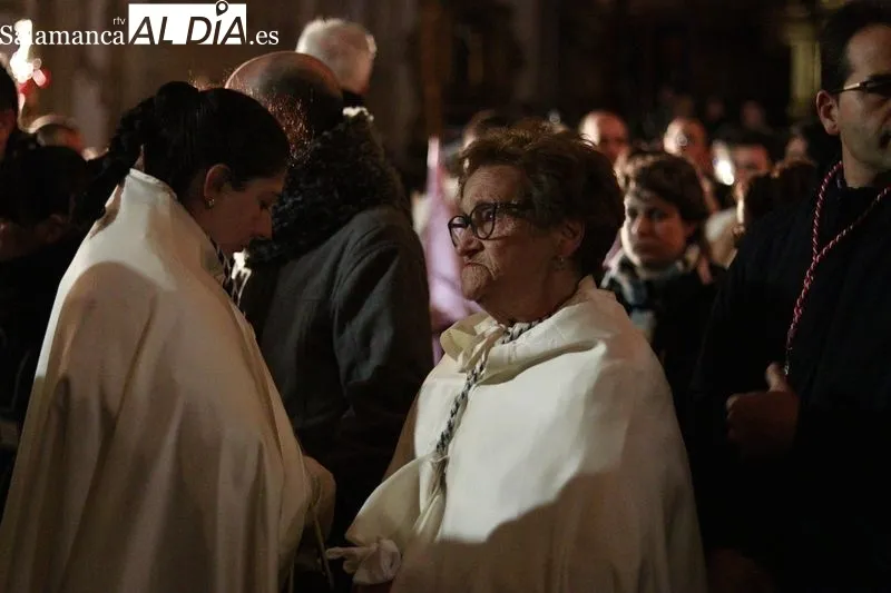 La lluvia y el viento obligan a suspender una nueva procesión: el Cristo de la Agonía no puede salir de Las Úrsulas | FOTOS: Raúl González Riego 