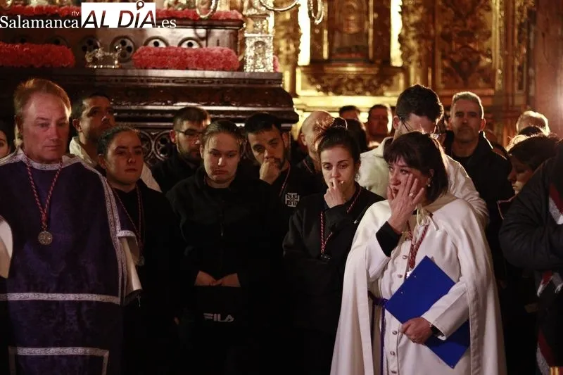 La lluvia y el viento obligan a suspender una nueva procesión: el Cristo de la Agonía no puede salir de Las Úrsulas | FOTOS: Raúl González Riego 