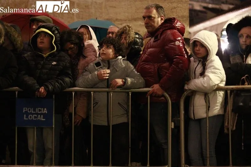 La lluvia y el viento obligan a suspender una nueva procesión: el Cristo de la Agonía no puede salir de Las Úrsulas | FOTOS: Raúl González Riego 