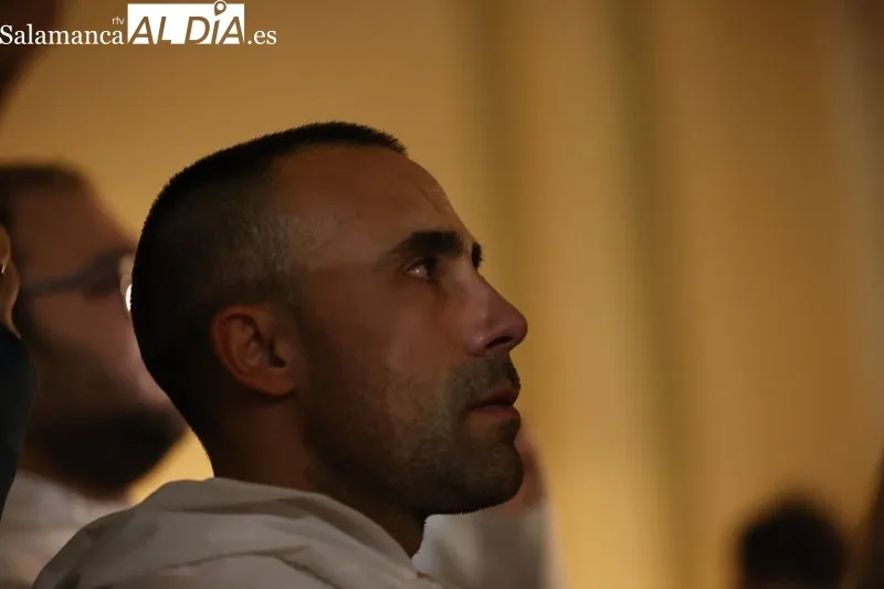 El Cristo del Amor y de la Paz procesiona en el interior del Arrabal | FOTOS: David Sañudo
