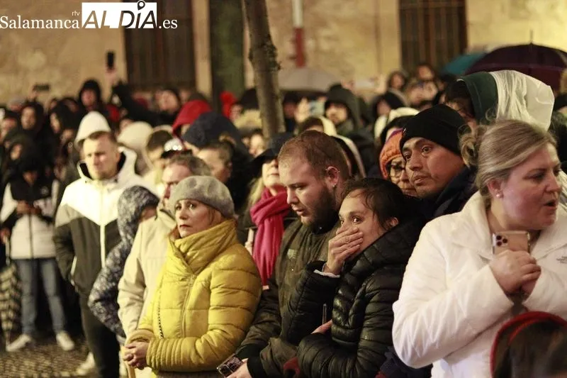 La lluvia y el viento obligan a suspender una nueva procesión: el Cristo de la Agonía no puede salir de Las Úrsulas | FOTOS: Raúl González Riego 