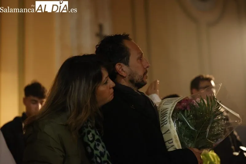 El Cristo del Amor y de la Paz procesiona en el interior del Arrabal | FOTOS: David Sañudo