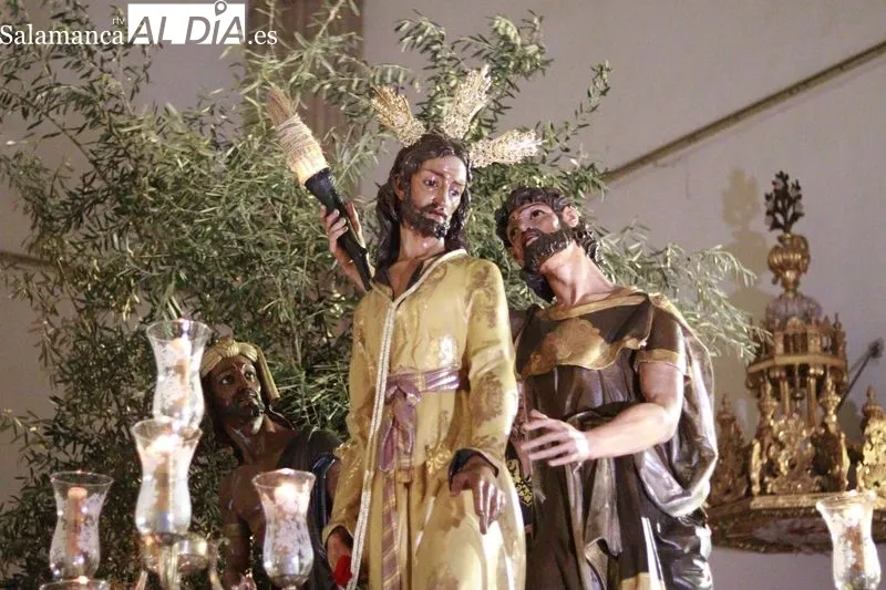 La lluvia y el viento obligan a suspender una nueva procesión: el Cristo de la Agonía no puede salir de Las Úrsulas | FOTOS: Raúl González Riego 