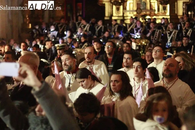 La lluvia y el viento obligan a suspender una nueva procesión: el Cristo de la Agonía no puede salir de Las Úrsulas | FOTOS: Raúl González Riego 