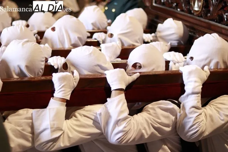 Hermanad de Nuestro padre Jesús del Vía Crucis | FOTOS: David Sañudo y Raúl González Riego