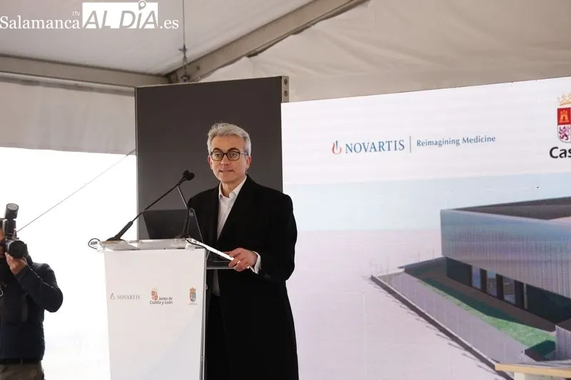 Visita a las obras de la nueva planta de Novartis en Castellanos de Moriscos con la presencia del presidente de la Junta de Castilla y León, Alfonso Fernández Mañueco, y otras autoridades. Foto de David Sañudo