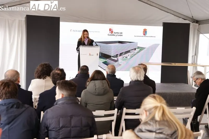 Visita a las obras de la nueva planta de Novartis en Castellanos de Moriscos con la presencia del presidente de la Junta de Castilla y León, Alfonso Fernández Mañueco, y otras autoridades. Foto de David Sañudo