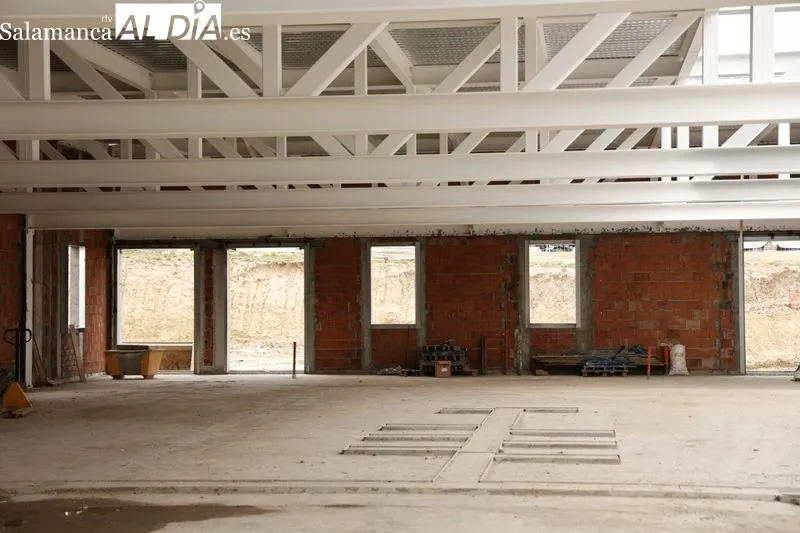 Visita a las obras de la nueva planta de Novartis en Castellanos de Moriscos con la presencia del presidente de la Junta de Castilla y León, Alfonso Fernández Mañueco, y otras autoridades. Foto de David Sañudo