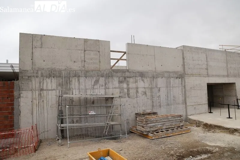 Visita a las obras de la nueva planta de Novartis en Castellanos de Moriscos con la presencia del presidente de la Junta de Castilla y León, Alfonso Fernández Mañueco, y otras autoridades. Foto de David Sañudo