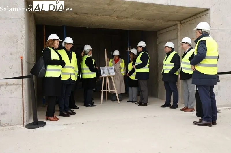 Visita a las obras de la nueva planta de Novartis en Castellanos de Moriscos con la presencia del presidente de la Junta de Castilla y León, Alfonso Fernández Mañueco, y otras autoridades. Foto de David Sañudo