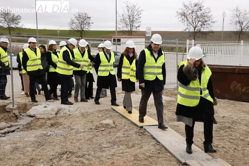 Visita a las obras de la nueva planta de Novartis en Castellanos de Moriscos con la presencia del presidente de la Junta de Castilla y León, Alfonso Fernández Mañueco, y otras autoridades. Foto de David Sañudo