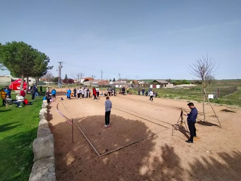 Foto 2 - El club deportivo Petanqueros Valverd&oacute;n disputa la fase previa al Campeonato de Espa&ntilde;a en las modalidades Dupletas y Tripletas juveniles  